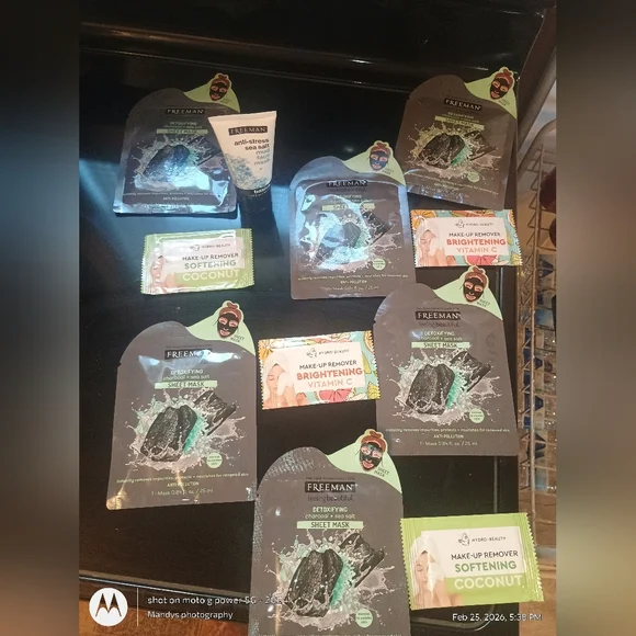 Coconut & Vitamin C Skincare Set - Picture 1 of 5